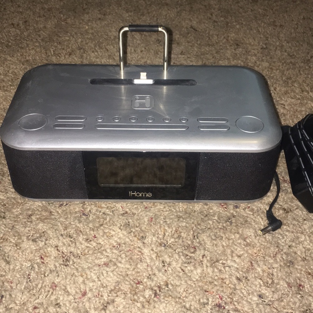 iHome iD95 docking system